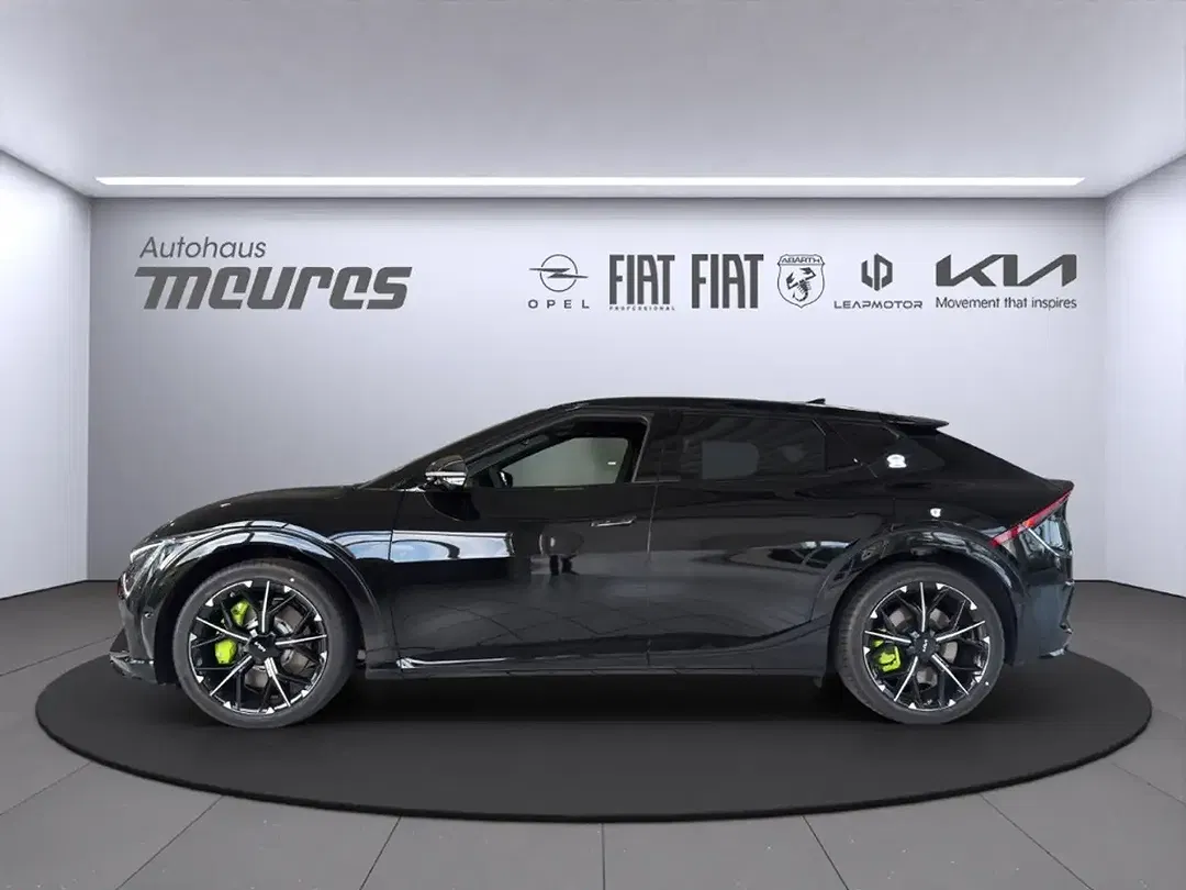 Kia EV6 - Thumbnail 2