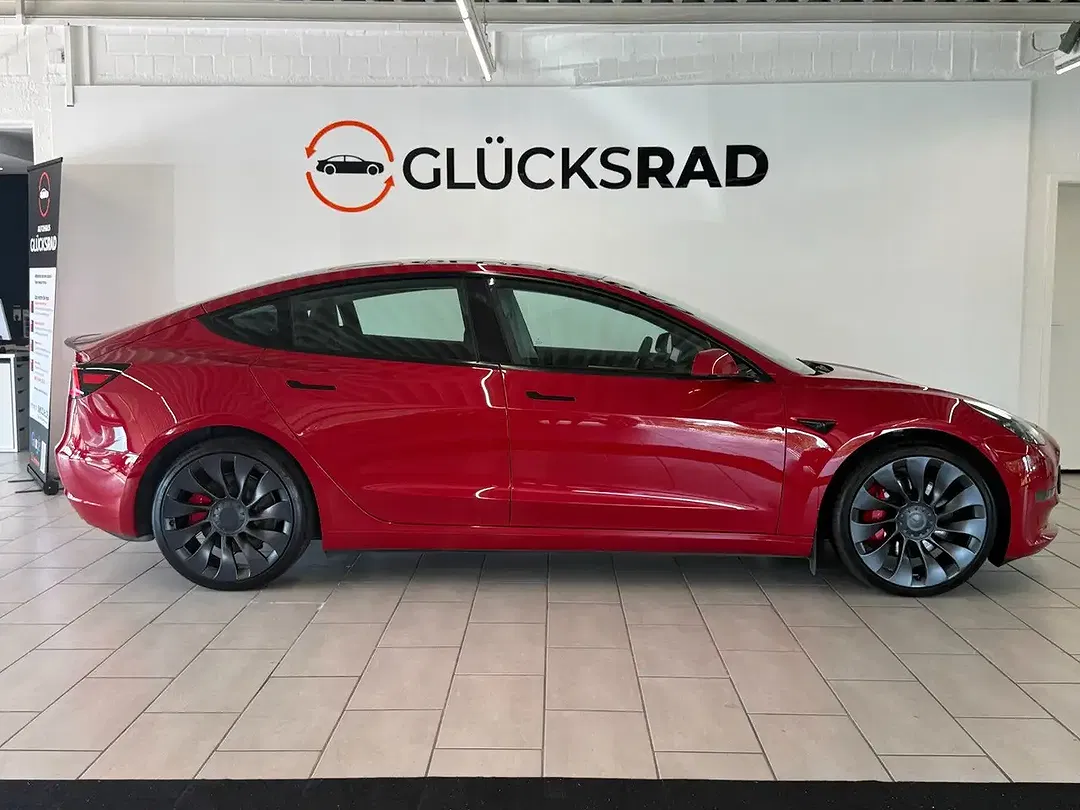 Tesla Model 3 - Thumbnail 11