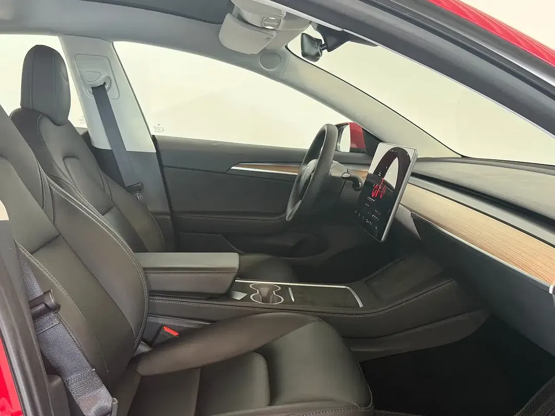 Tesla Model 3 - Thumbnail 9