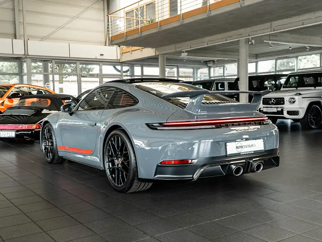 Porsche 911 - Thumbnail 9
