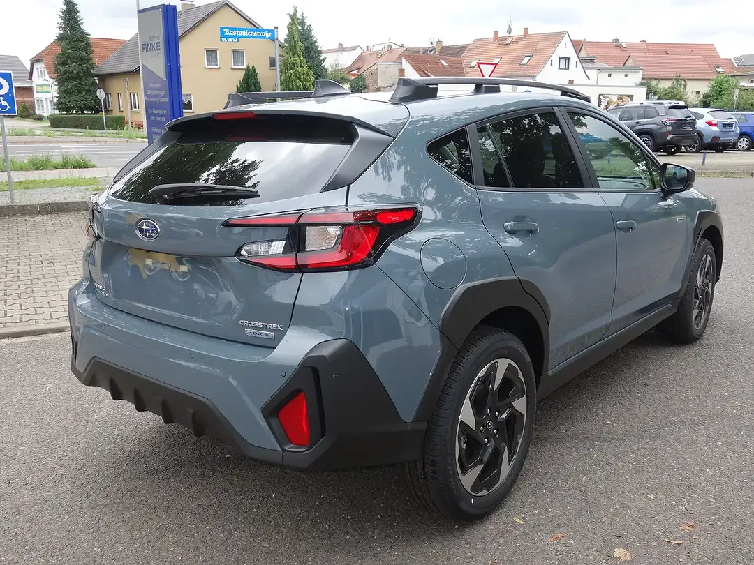 Subaru Crosstrek - Thumbnail 4