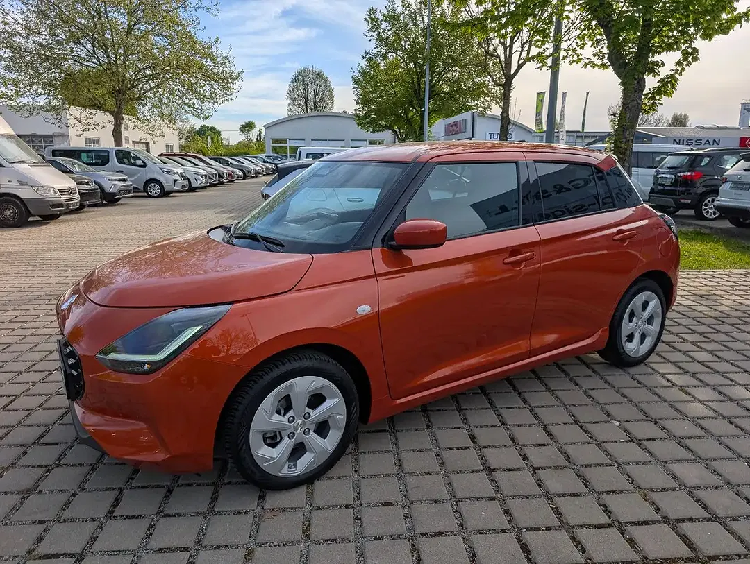 Suzuki Swift - Thumbnail 3
