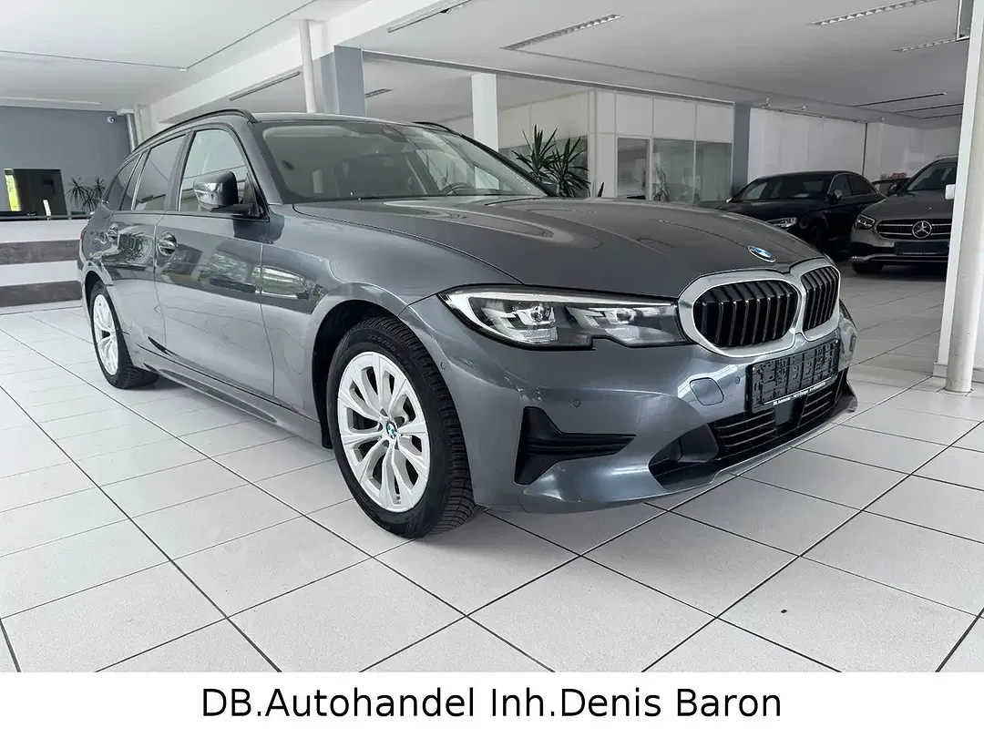 BMW 320 - Thumbnail 3