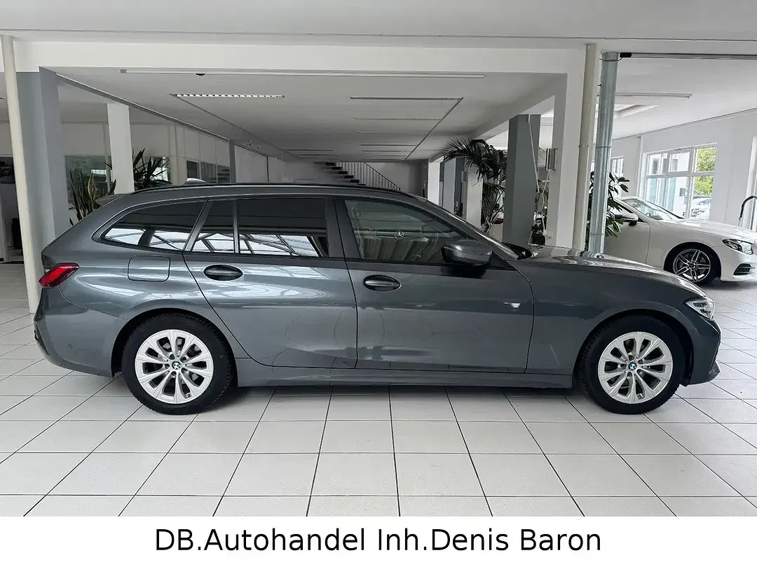 BMW 320 - Thumbnail 4