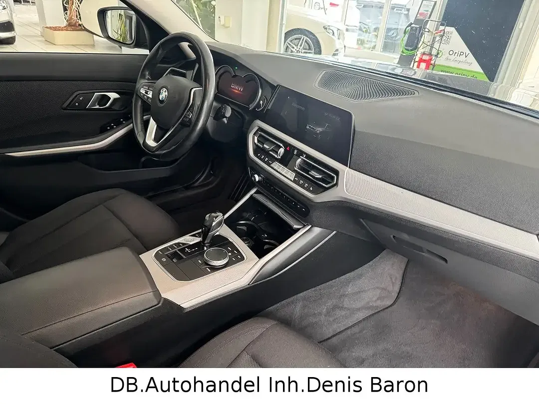 BMW 320 - Thumbnail 9