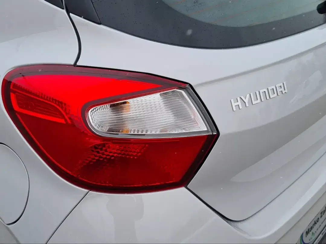 Hyundai i10 - Thumbnail 13