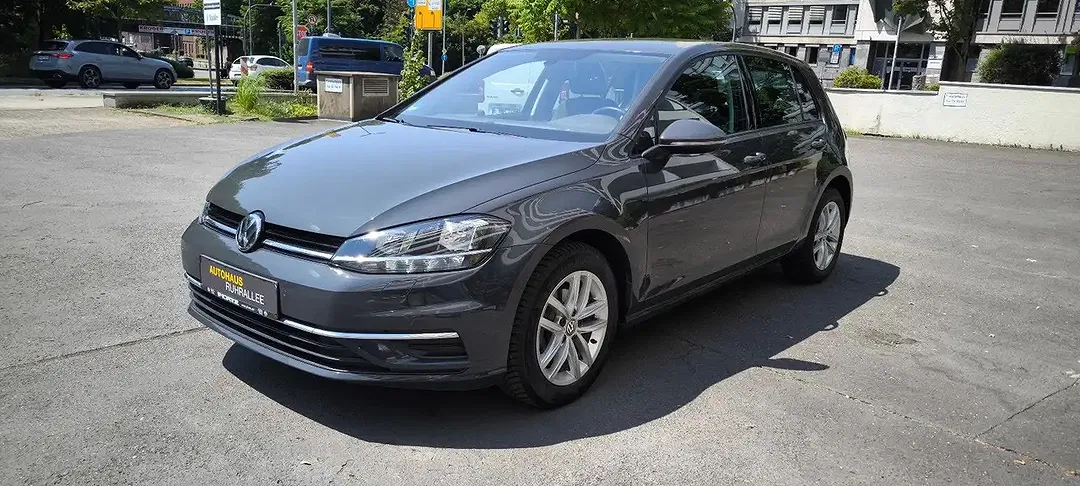 Volkswagen Golf - Thumbnail 2