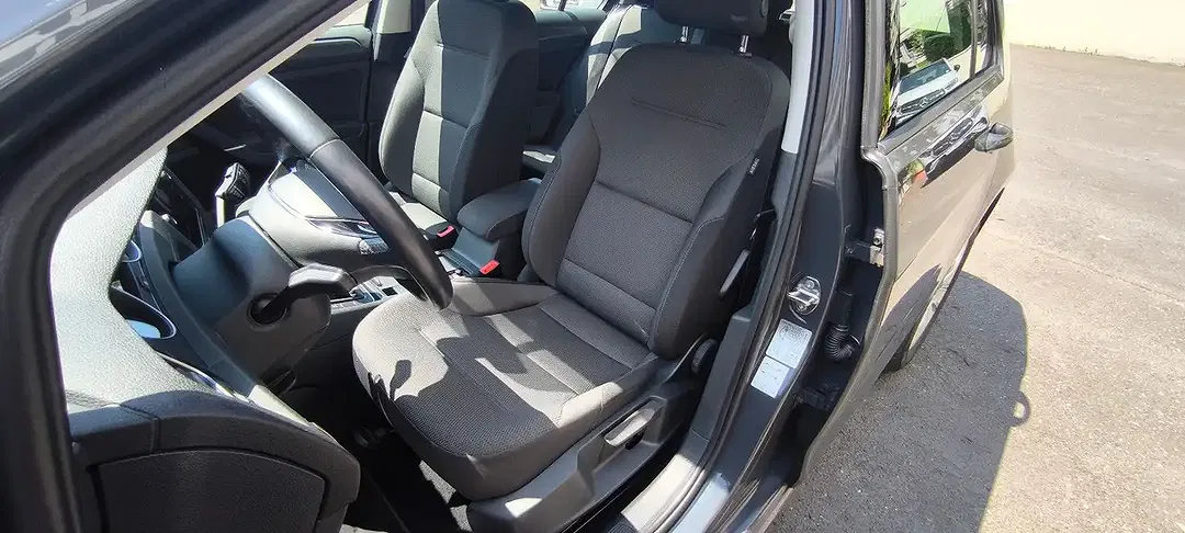 Volkswagen Golf - Thumbnail 9