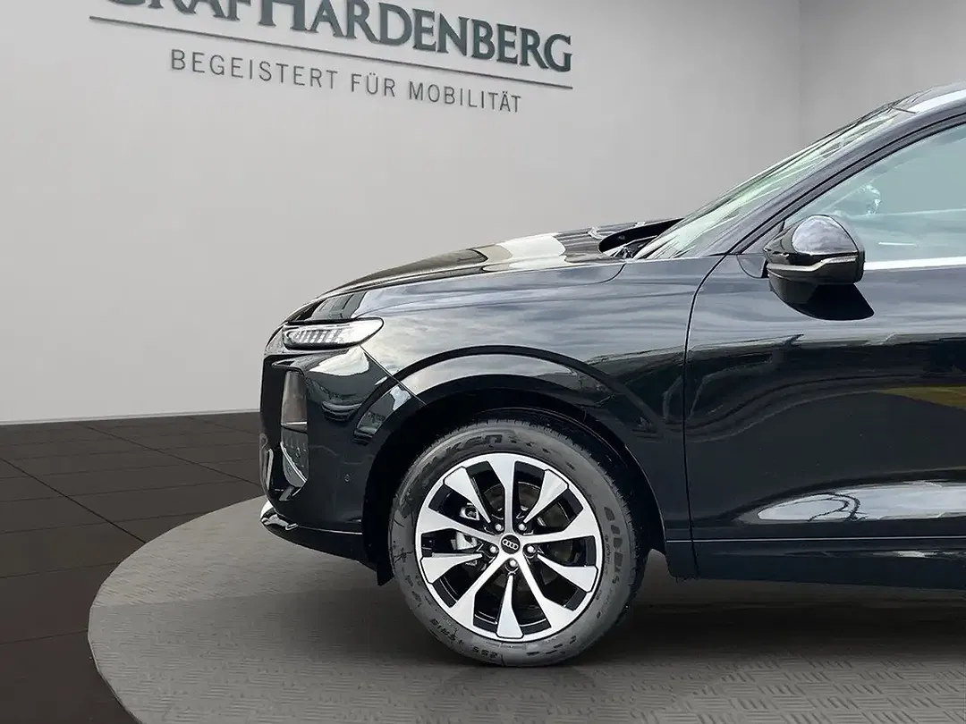 Audi Q3 - Thumbnail 3