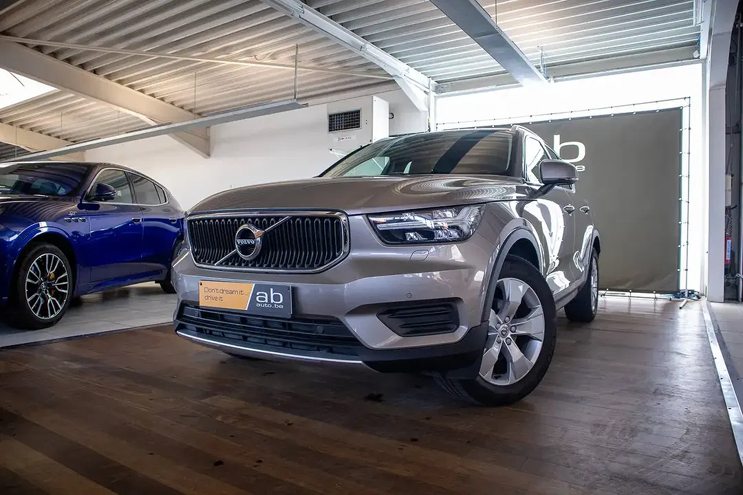 Volvo XC40 T2