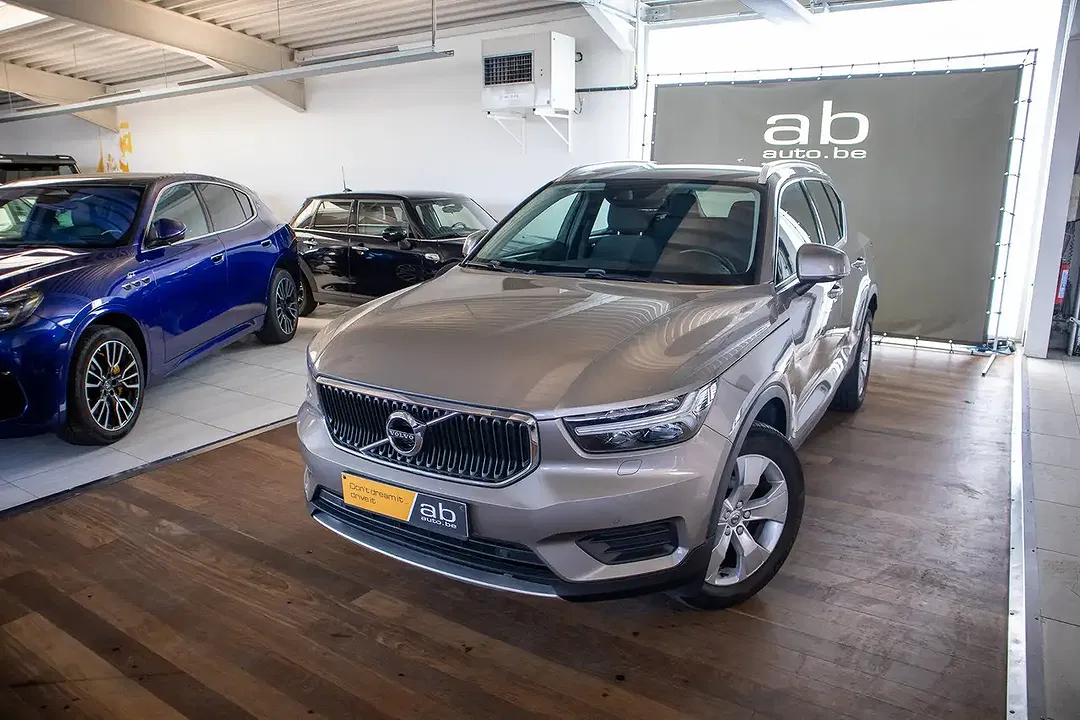Volvo XC40 - Thumbnail 2