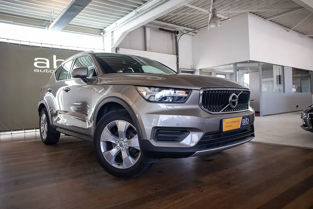 Volvo XC40 - Thumbnail 3
