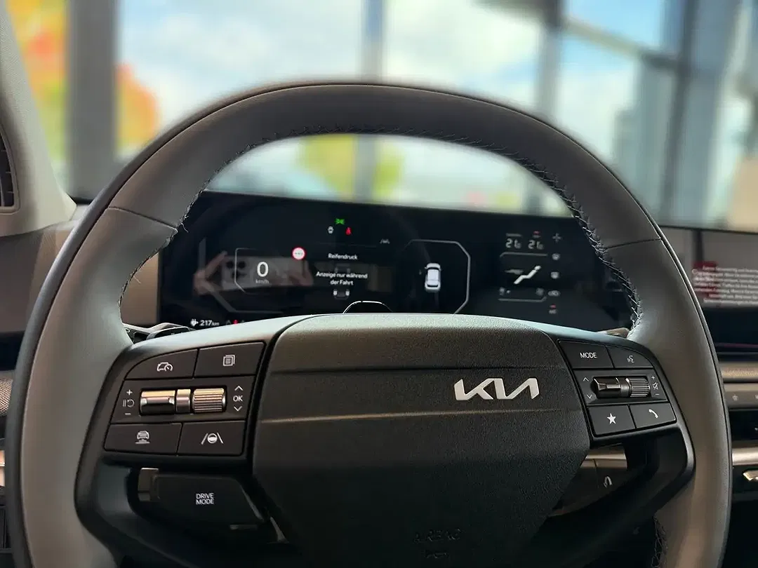 Kia EV4 - Thumbnail 13