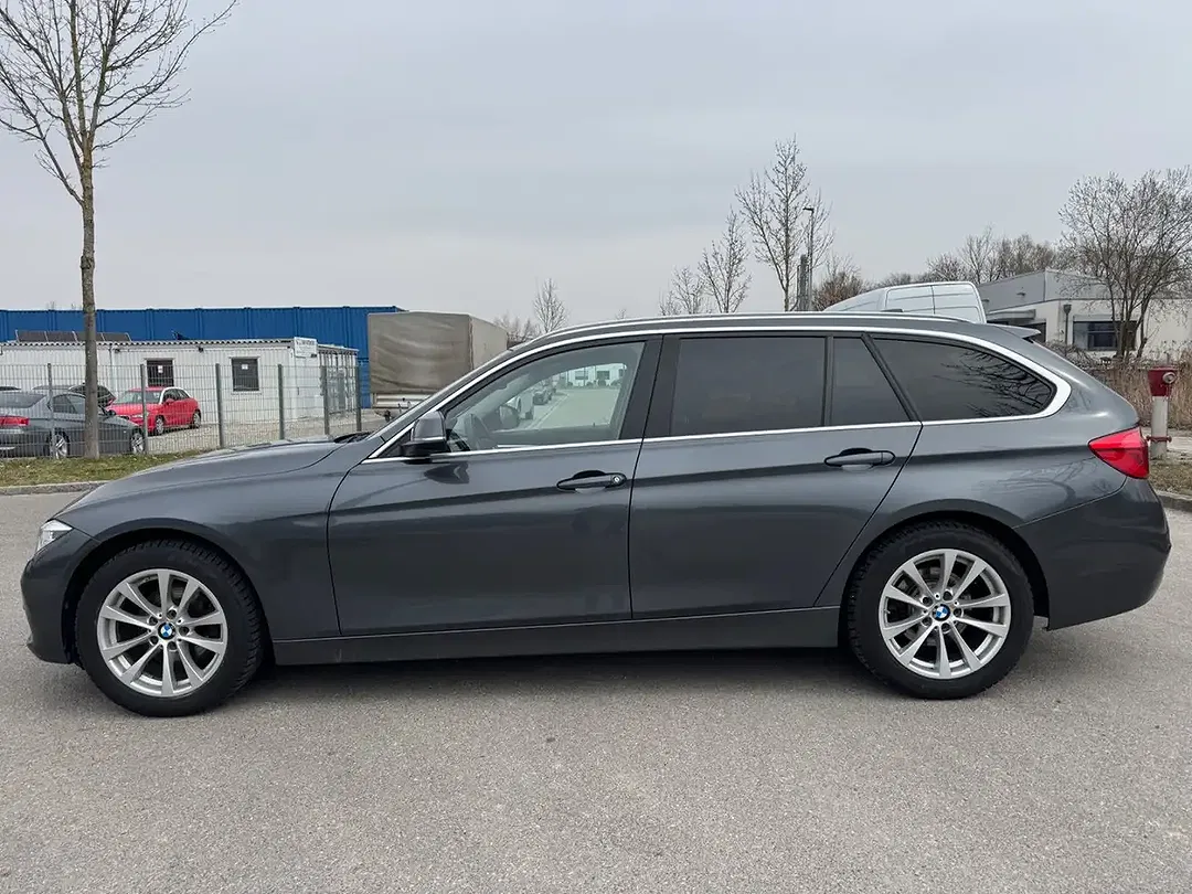 BMW 320 - Thumbnail 2