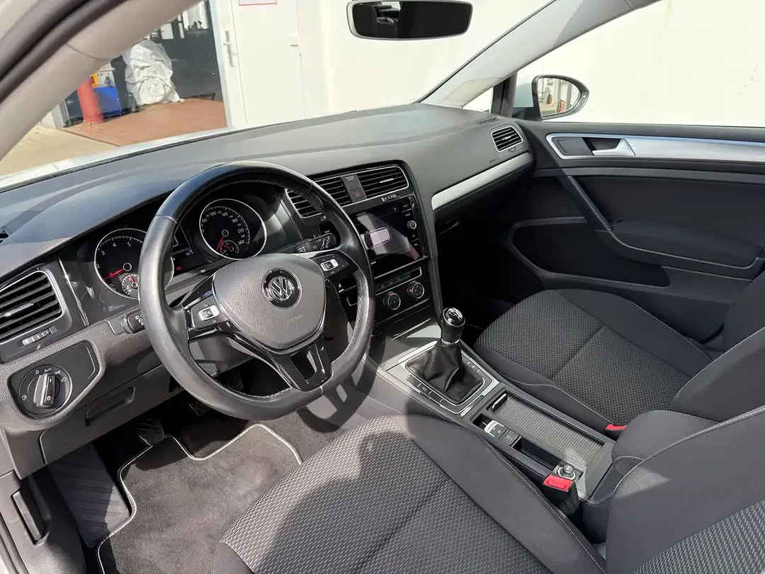 Volkswagen Golf - Thumbnail 10