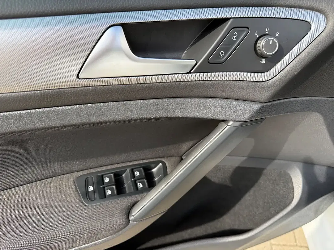 Volkswagen Golf - Thumbnail 11