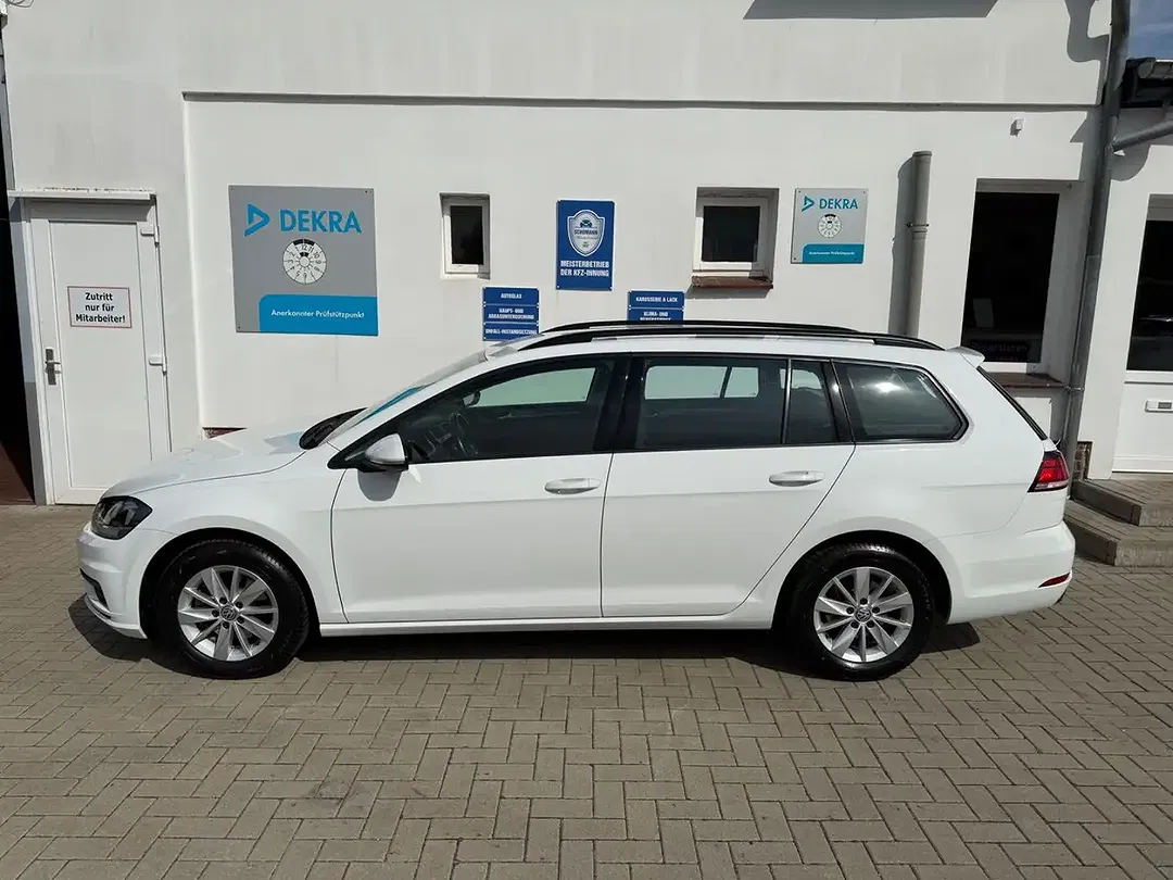 Volkswagen Golf - Thumbnail 2