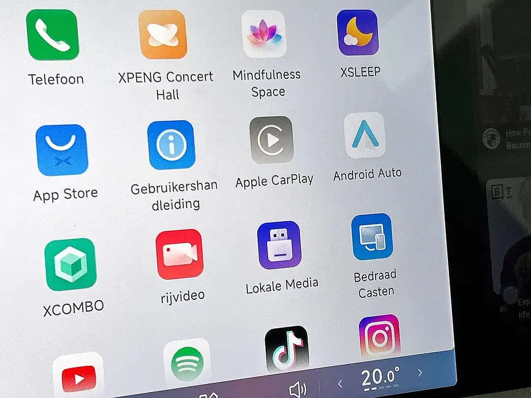 Xpeng G9 - Thumbnail 15