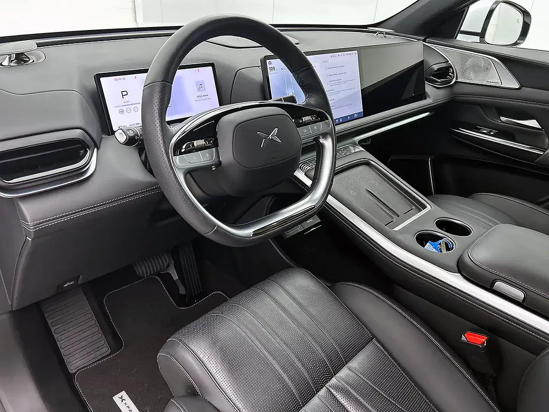 Xpeng G9 - Thumbnail 8