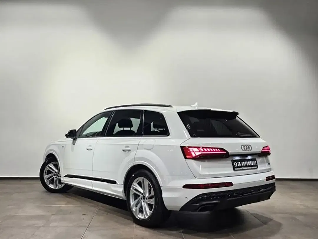 Audi Q7 - Thumbnail 9