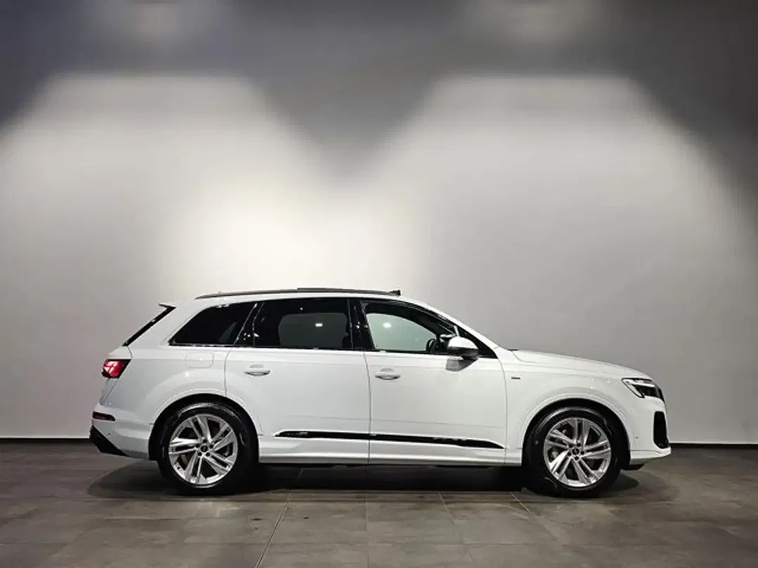 Audi Q7 - Thumbnail 6