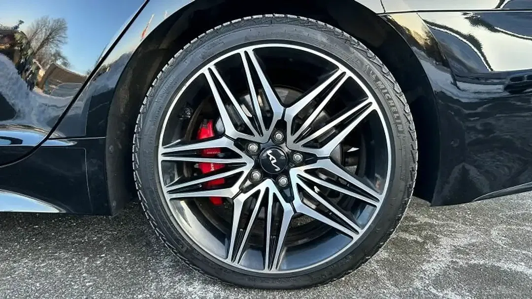 Kia Stinger - Thumbnail 10