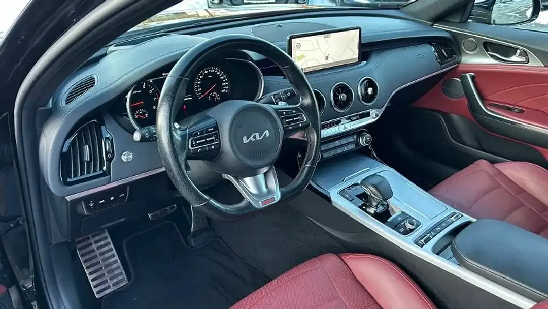 Kia Stinger - Thumbnail 11