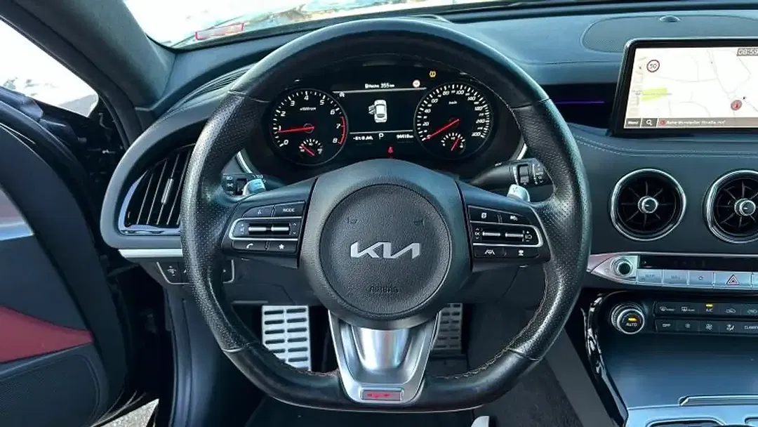 Kia Stinger - Thumbnail 12