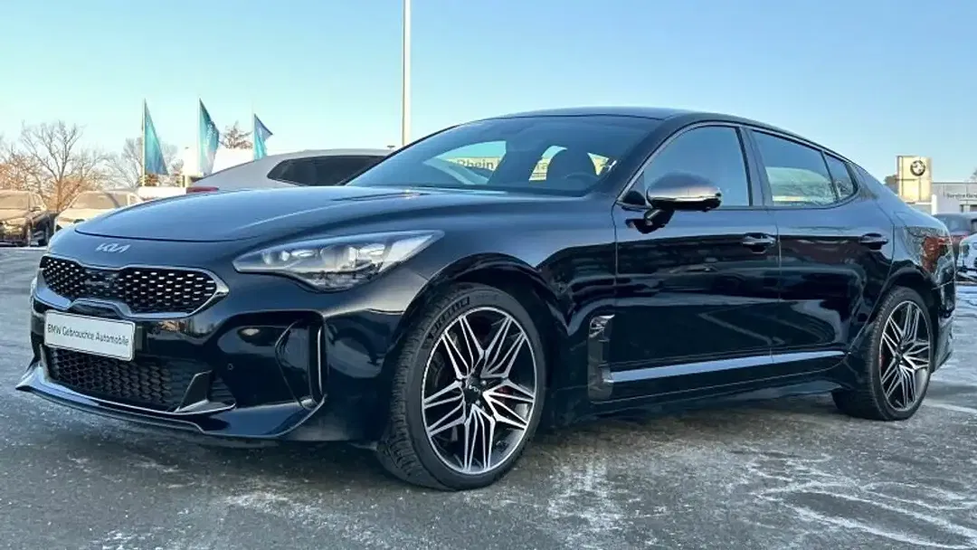 Kia Stinger - Thumbnail 2