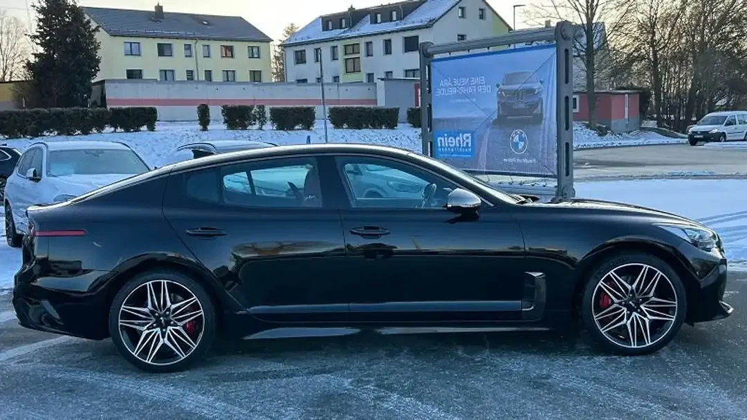 Kia Stinger - Thumbnail 5