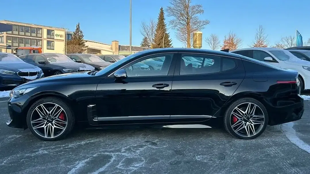 Kia Stinger - Thumbnail 9
