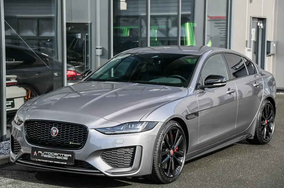 Jaguar XE - Thumbnail 2