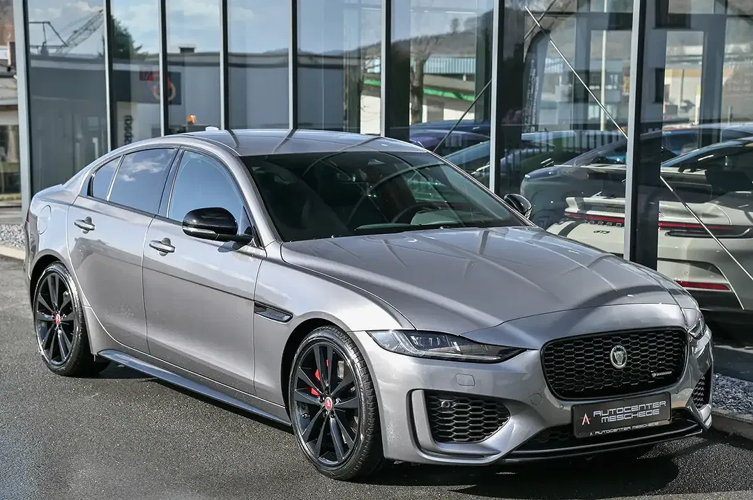Jaguar XE - Thumbnail 3