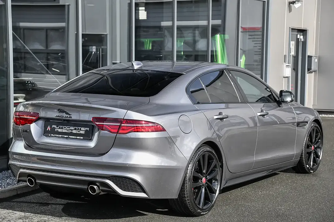 Jaguar XE - Thumbnail 4