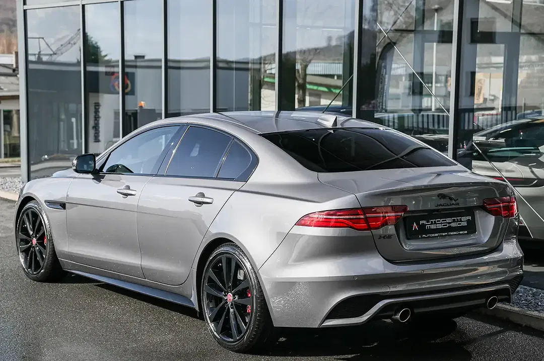 Jaguar XE - Thumbnail 5