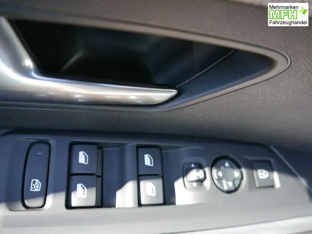 Peugeot 3008 - Thumbnail 9