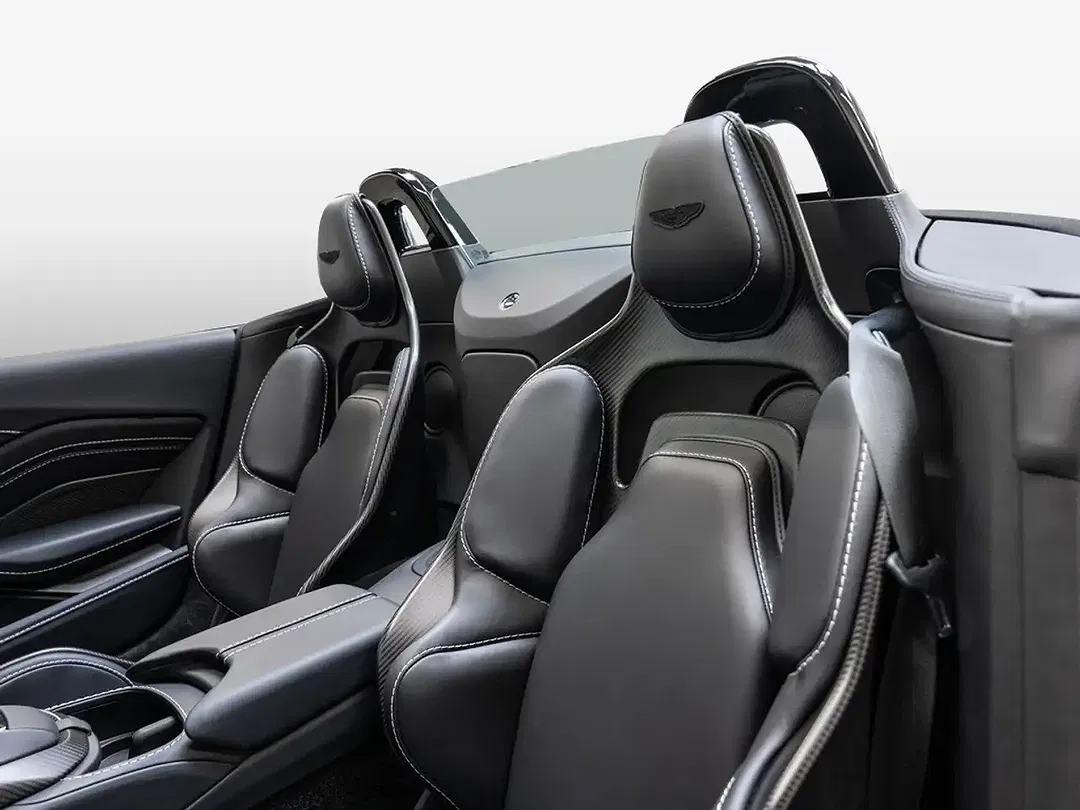 Aston Martin Vantage - Thumbnail 12