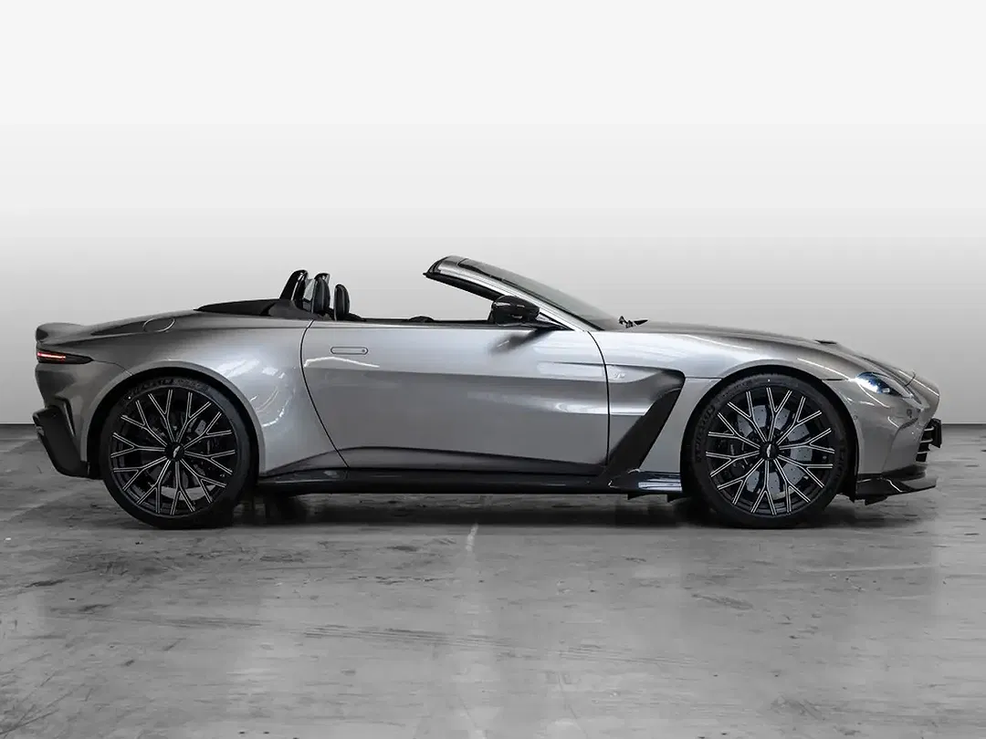 Aston Martin Vantage - Thumbnail 14