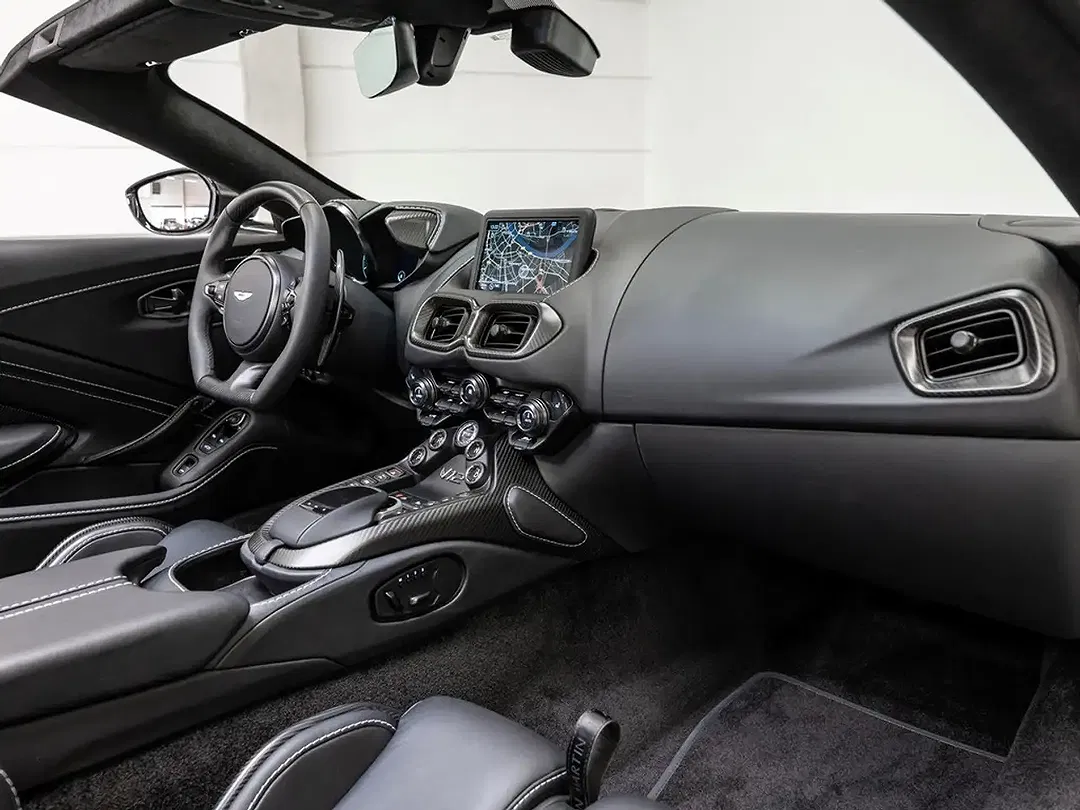 Aston Martin Vantage - Thumbnail 21