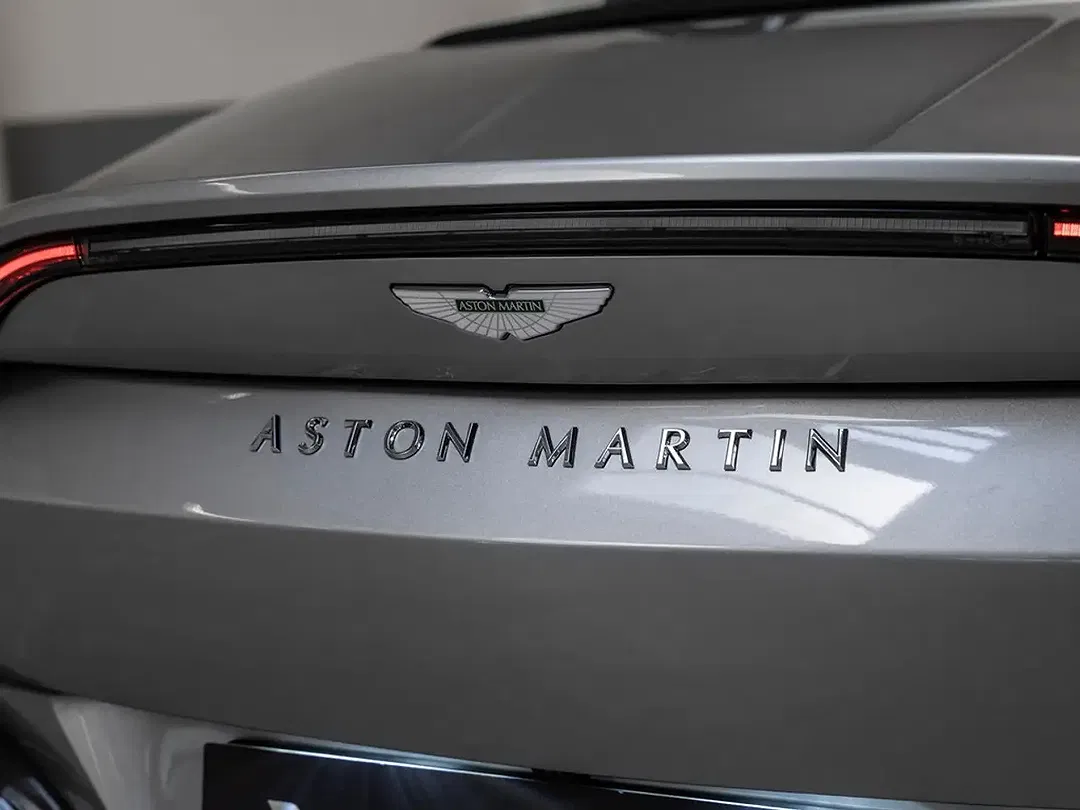 Aston Martin Vantage - Thumbnail 28