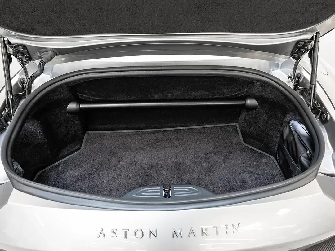 Aston Martin Vantage - Thumbnail 29