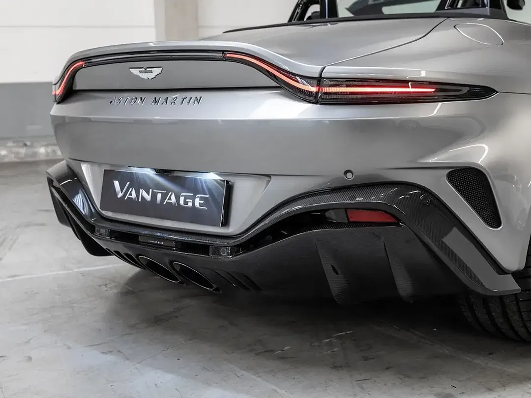 Aston Martin Vantage - Thumbnail 8