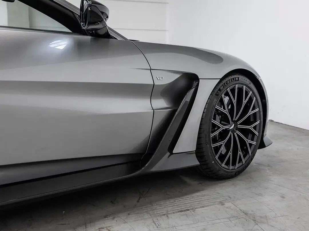 Aston Martin Vantage - Thumbnail 9
