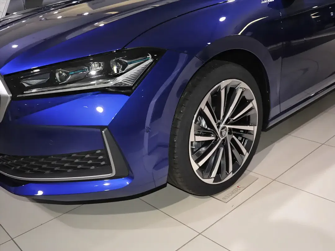 Skoda Superb - Thumbnail 3