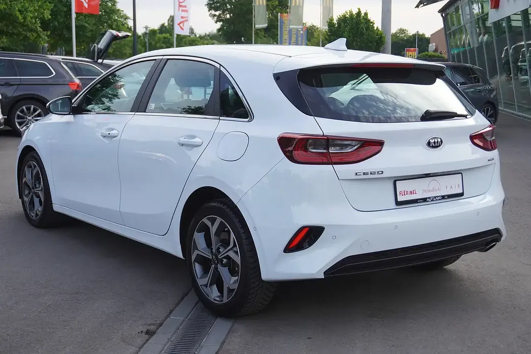 Kia Ceed / cee'd - Thumbnail 1