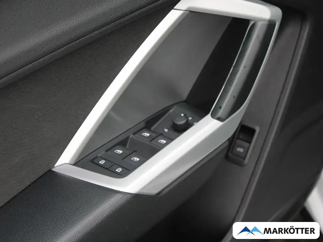 Audi Q3 - Thumbnail 5