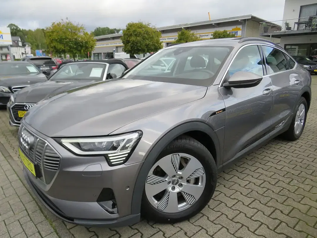 Audi e-tron - Thumbnail 1