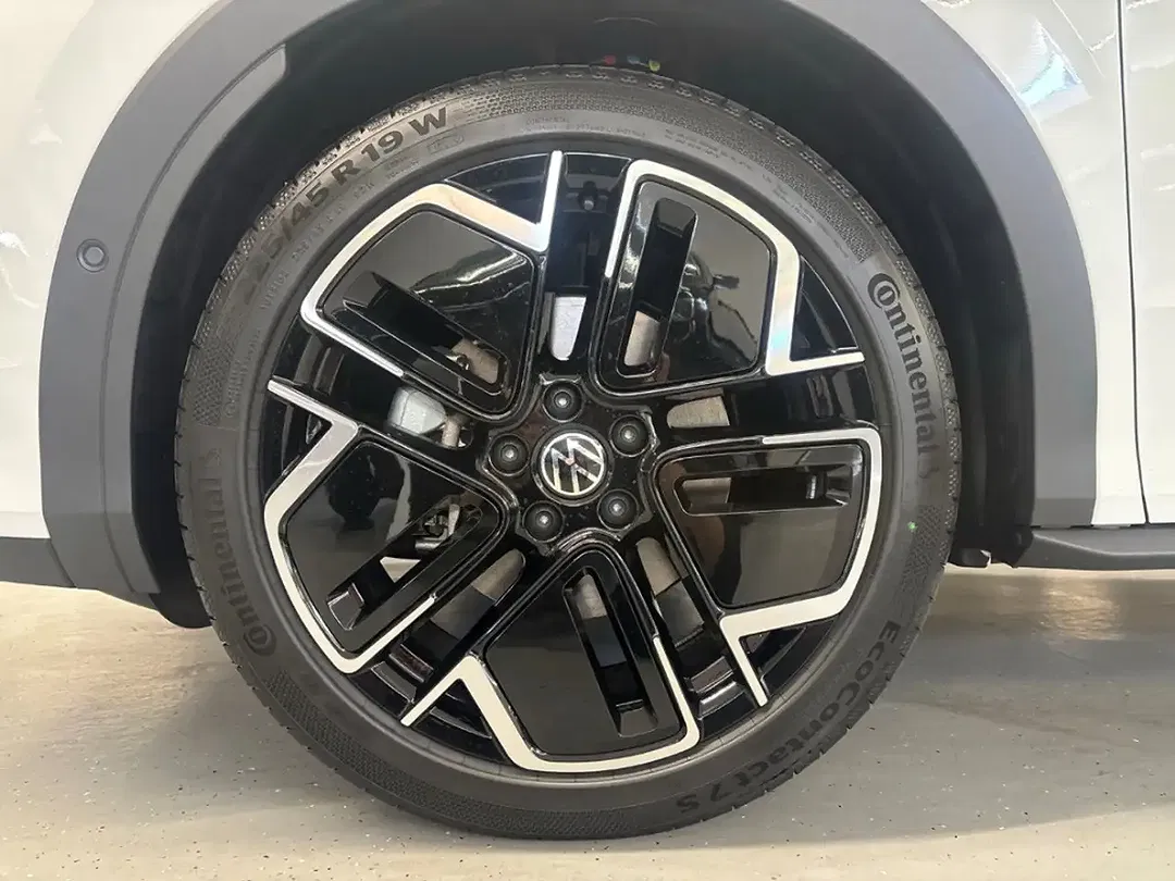 Volkswagen T-Roc - Thumbnail 4