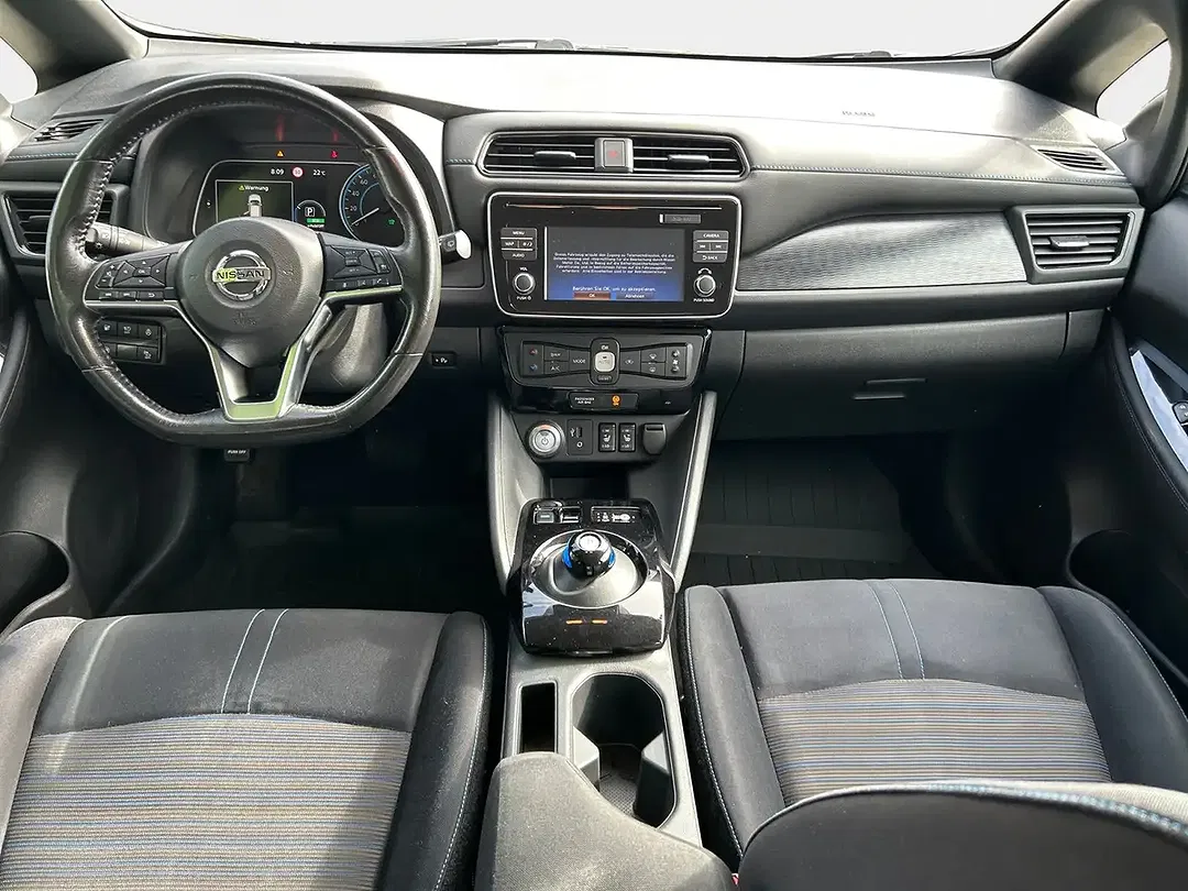 Nissan Leaf - Thumbnail 11