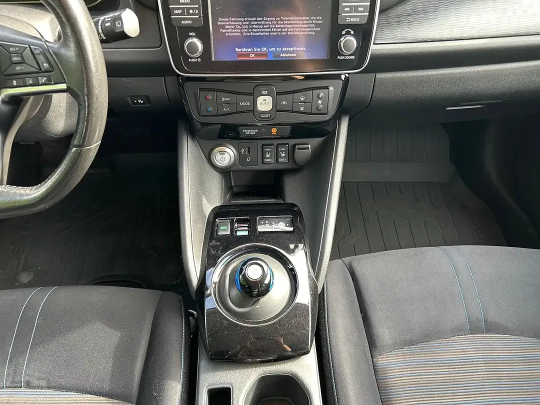 Nissan Leaf - Thumbnail 12